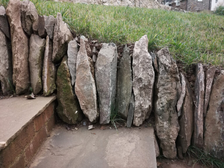 Vertical build dry stone wall